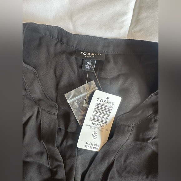 New Torrid Shear Type Black Top Sz M/L (US 10) - Picture 2 of 3